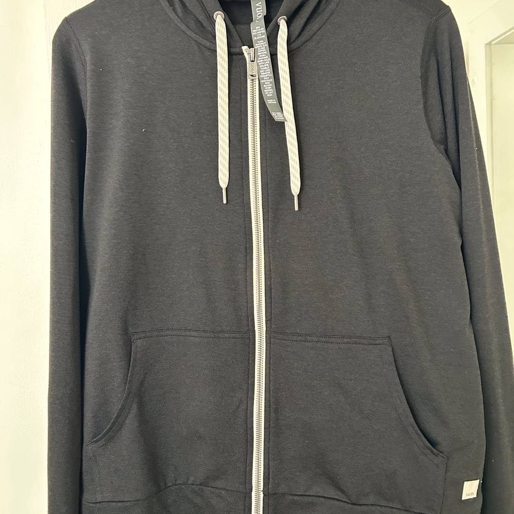 Vuori Women’s halo hoodie Black Heather full zip.  Size Large